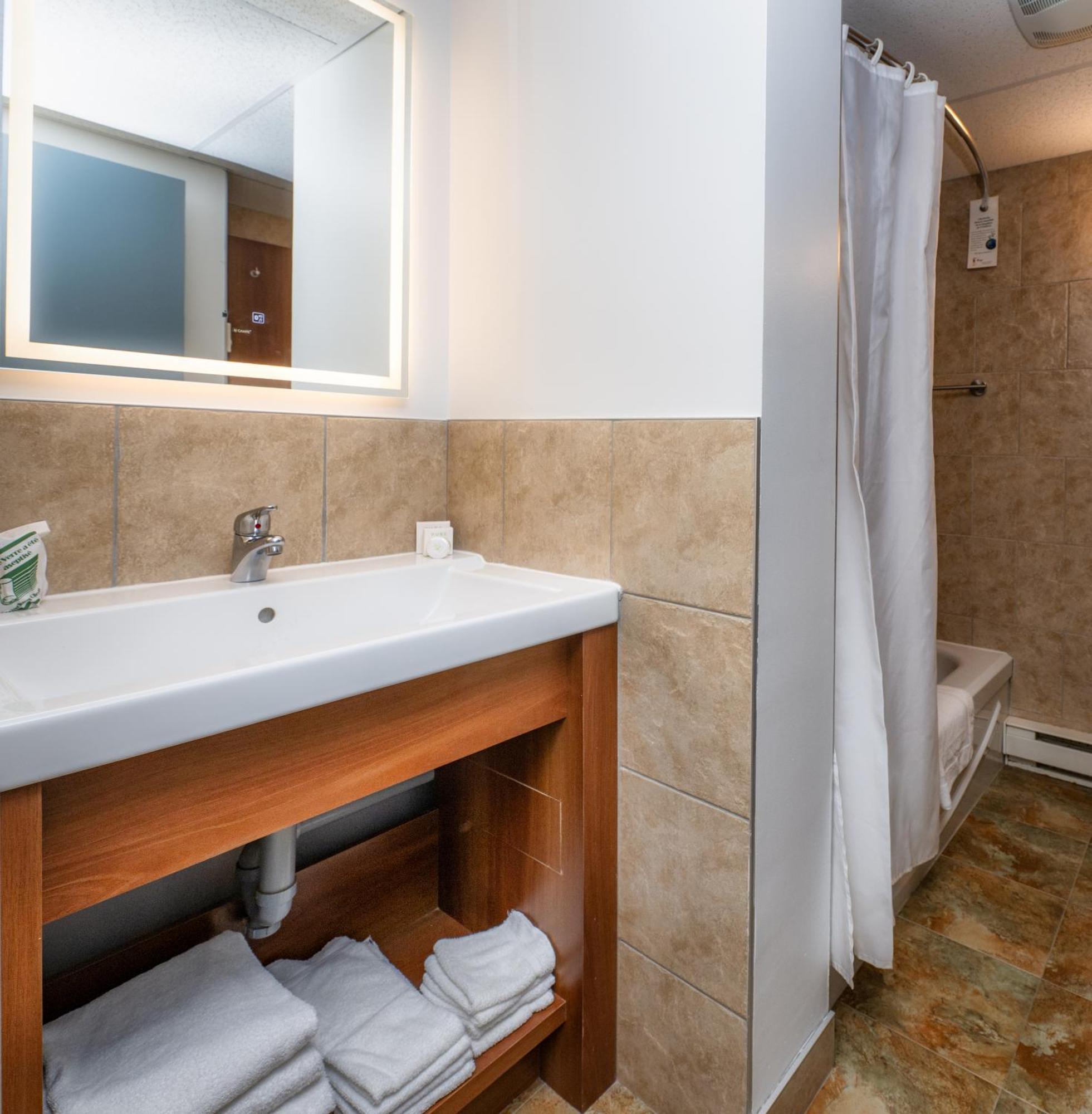 Clarion Pointe La Malbaie Hotel Exterior photo