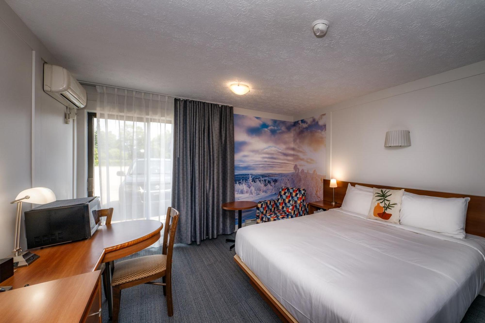 Clarion Pointe La Malbaie Hotel Exterior photo