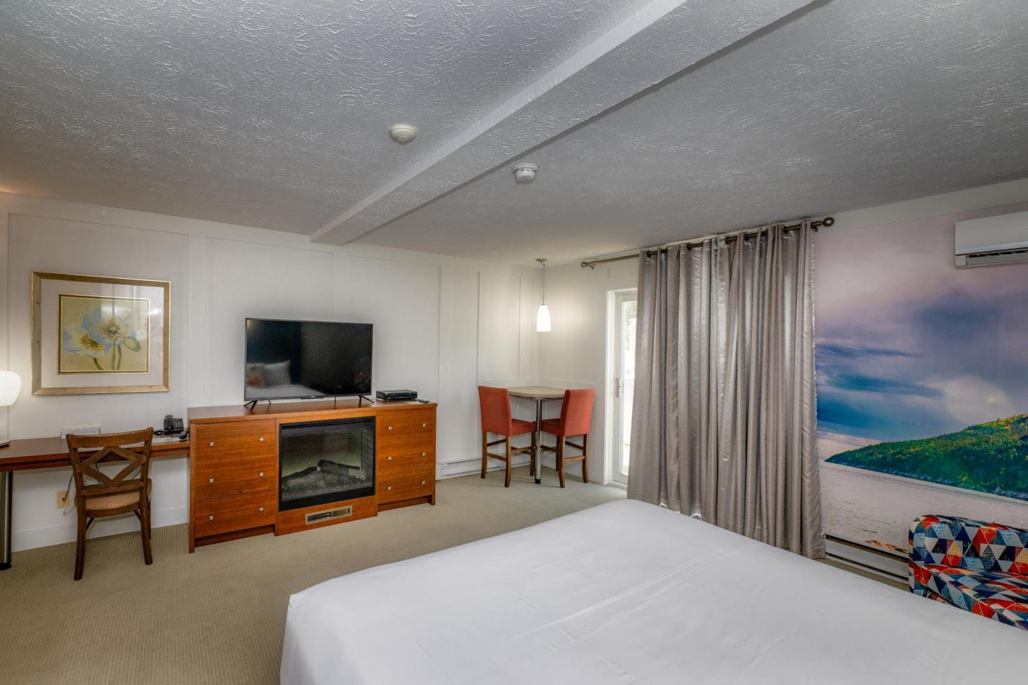 Clarion Pointe La Malbaie Hotel Exterior photo