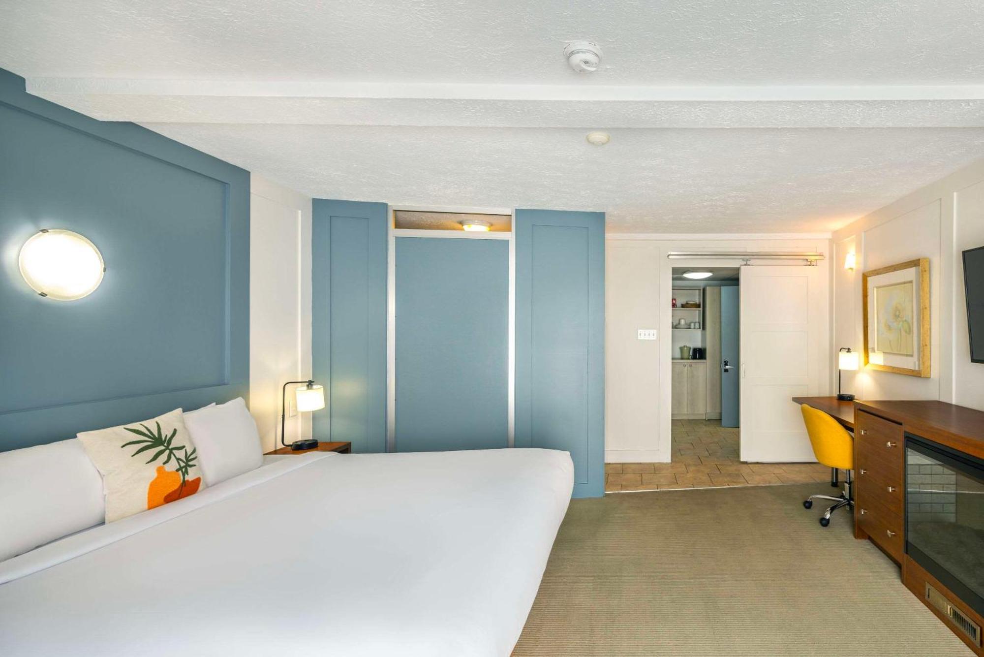 Clarion Pointe La Malbaie Hotel Exterior photo