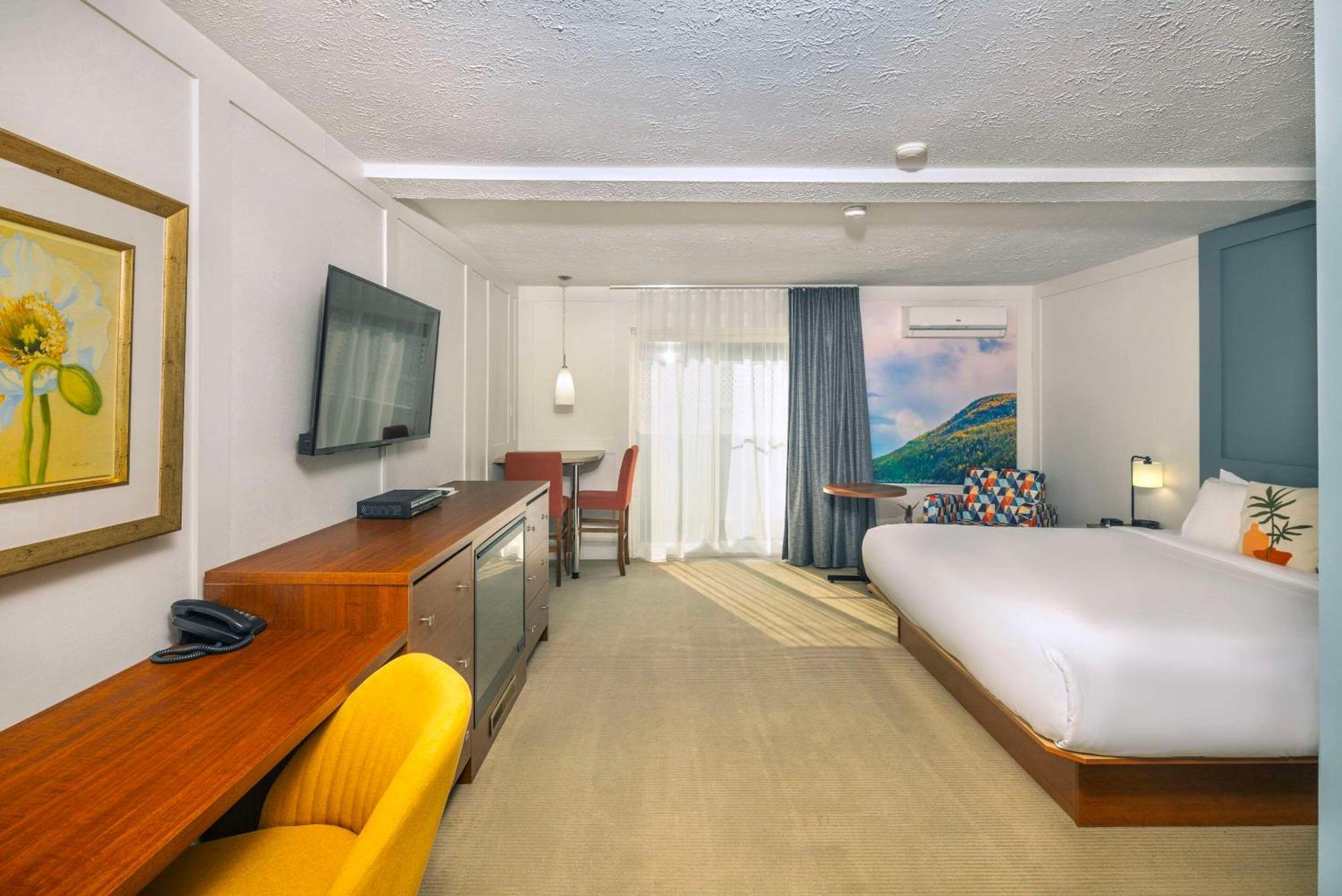 Clarion Pointe La Malbaie Hotel Exterior photo
