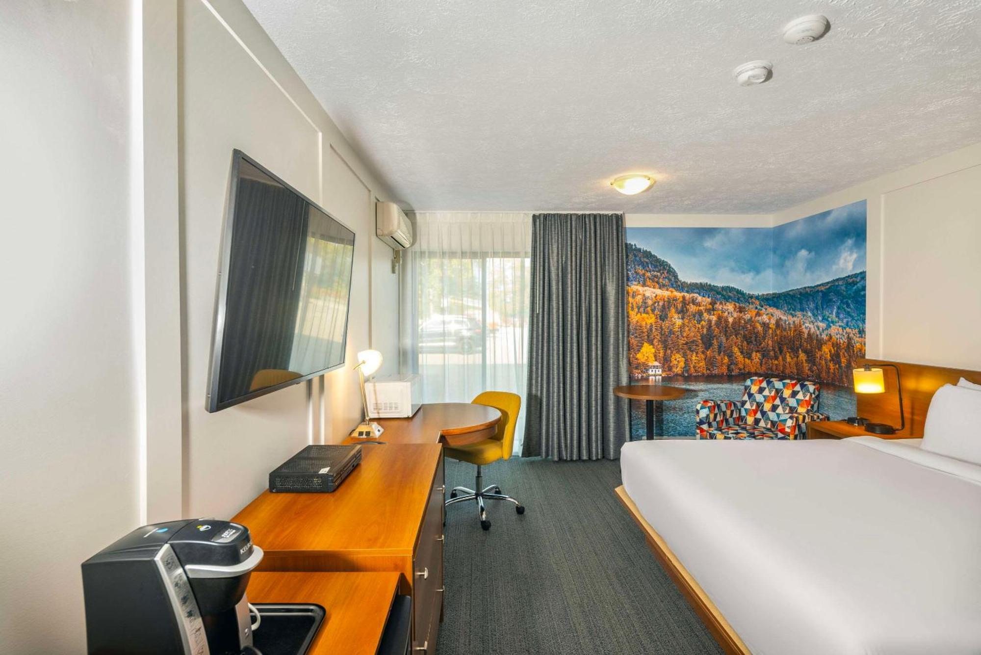 Clarion Pointe La Malbaie Hotel Exterior photo
