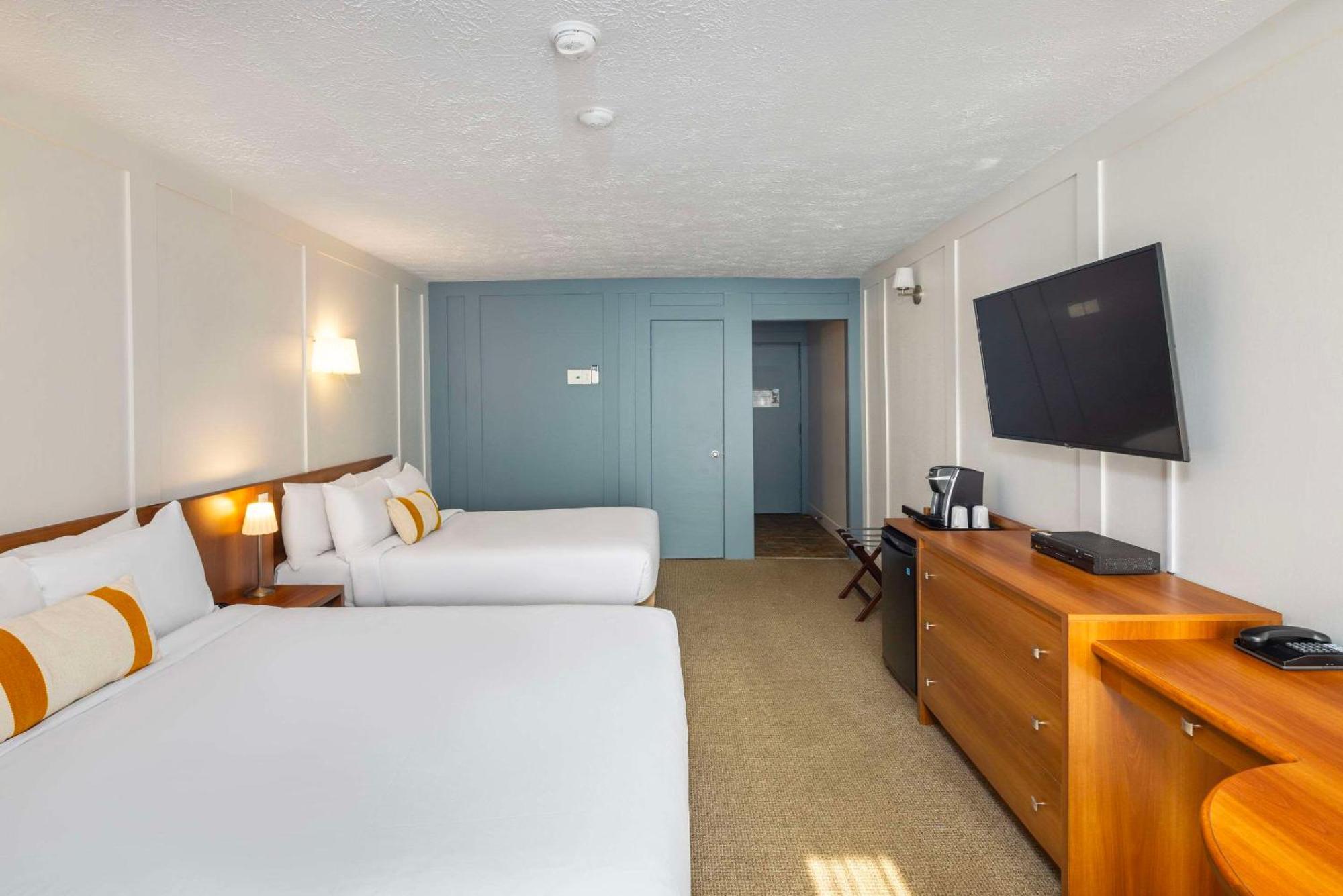 Clarion Pointe La Malbaie Hotel Exterior photo