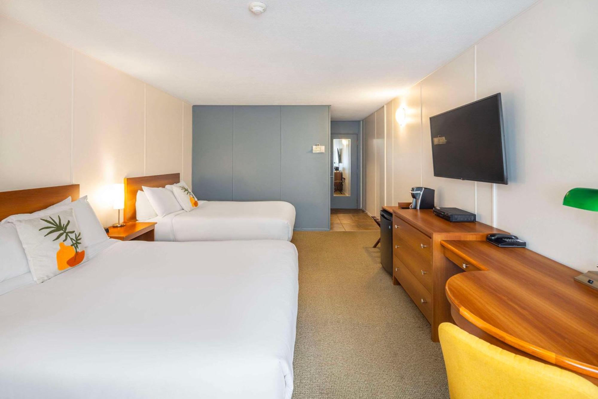 Clarion Pointe La Malbaie Hotel Exterior photo