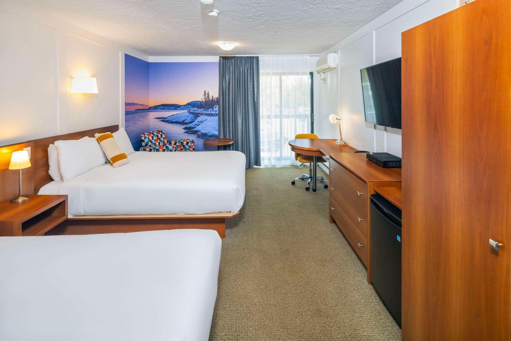 Clarion Pointe La Malbaie Hotel Exterior photo